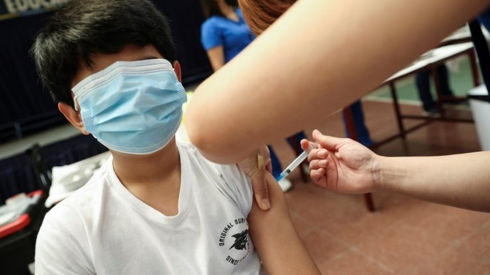 Vacunación de un niño