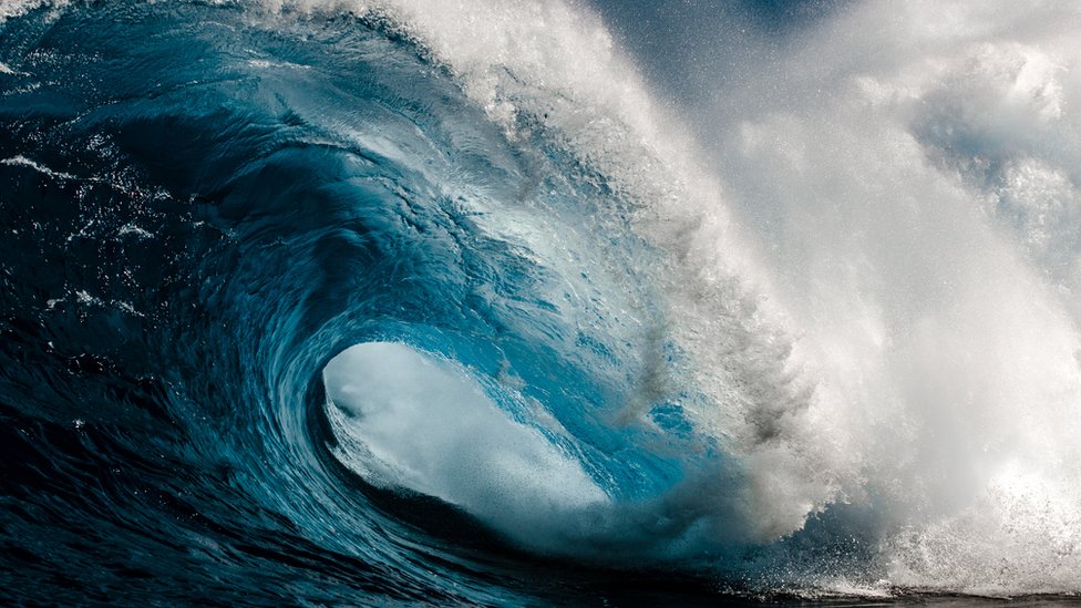 Las olas con mayores longitudes de onda se ponían a la par de las de menor onda. Ola