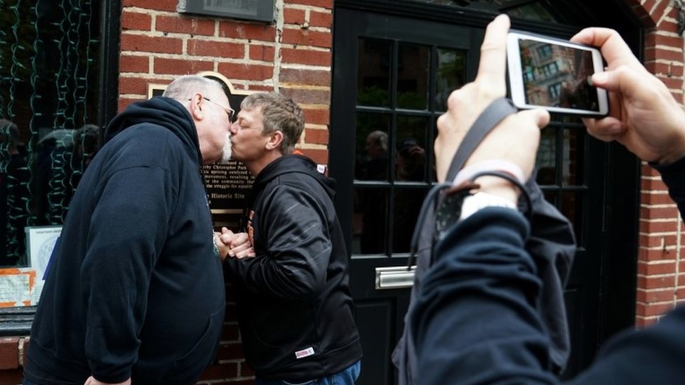 Stonewall Inn New York'taki eşcinseller için bir sembole dönüştü