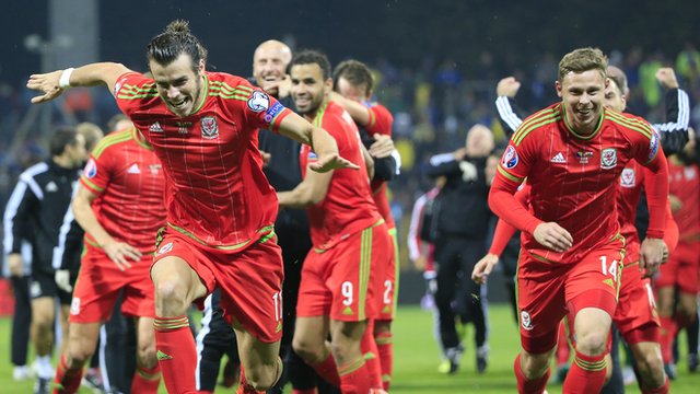 Wales celebrate in Bosnia