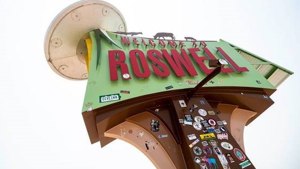 Placa na entrada da cidade americana de Roswell