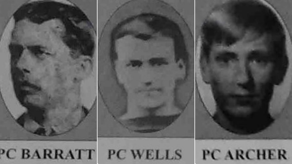 Фотографии трех полицейских, персонажей Барретта, Уэллса и Арчера
