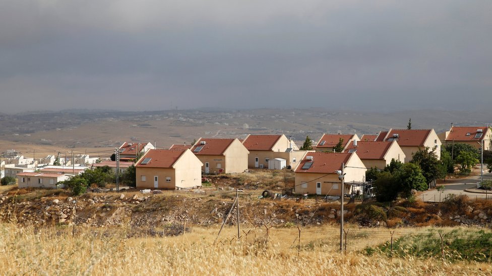 24 мая в еврейском поселении Кармель на Западном берегу реки Иордан, недалеко от Хеврона, видны дома
