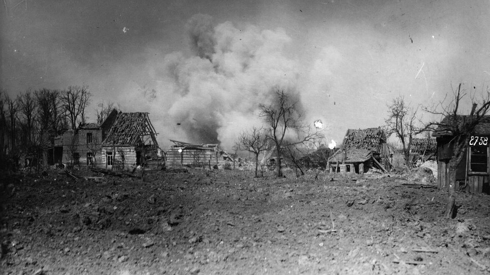 Май 1917: взрывы британских гранат во время битвы при Аррасе на линии Зигфрида