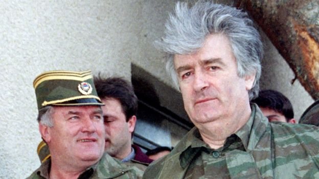 ردوفان كراديتش والزعيم العسكري لصرب البوسنة راتكو ميلاديتش