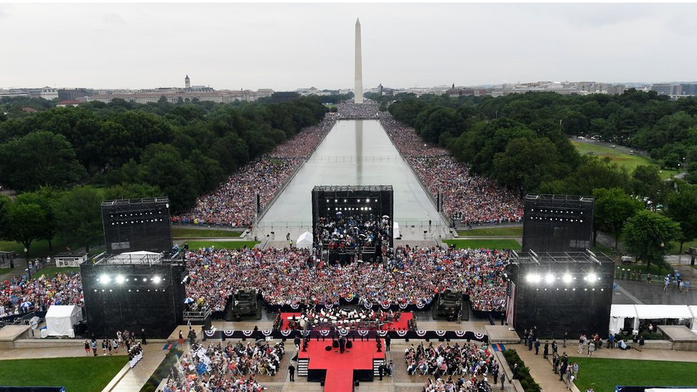 Президент США Дональд Трамп выступает на мероприятии "Салют Америке" 4 июля