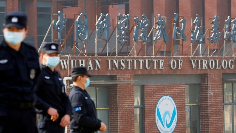 China rechaza cualquier vínculo entre la pandemia y el Instituto de Virología de Wuhan.