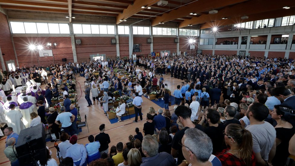 Похороны в Асколи-Пичено жертв итальянского землетрясения 27 августа 2016 г.