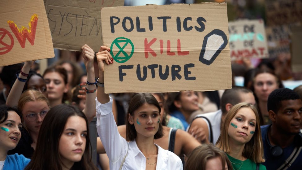 Manifestação de jovens na França contra mudanças climáticas