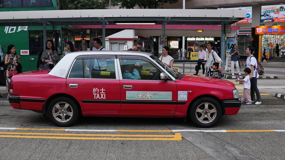 香港九龍尖沙咀一輛的士（出租車）在等候乘客（14/6/2024）