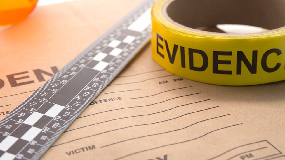 La evidencia puede encontrarse en lugares insospechados... Material de investigación de un crimen