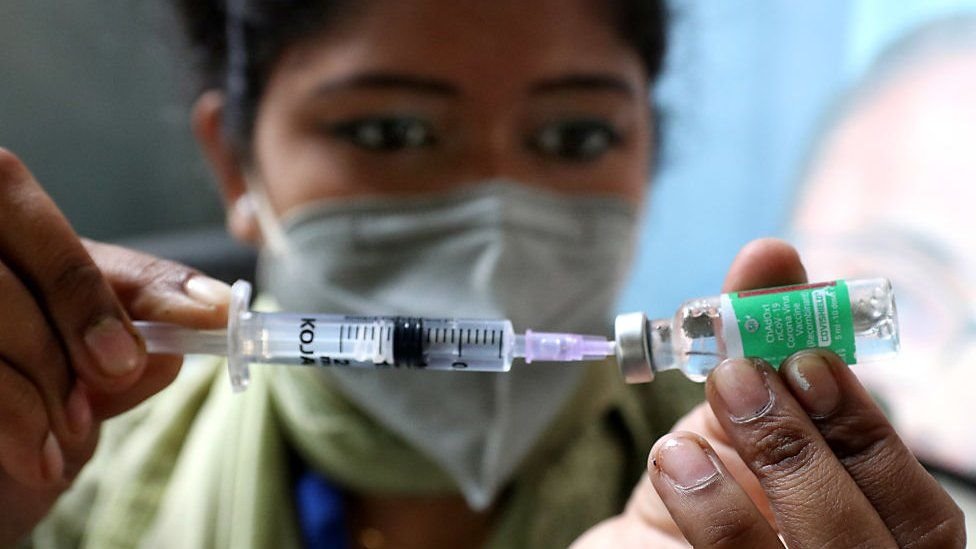 Vaksinasi di India