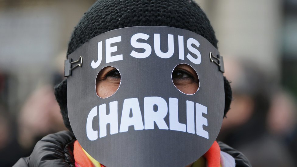 Charlie Hebdo dergisiyle dayanışmak için 