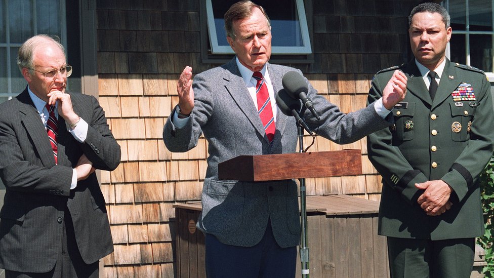 Дик Чейни, президент Буш и генерал Колин Пауэлл в 1990 году