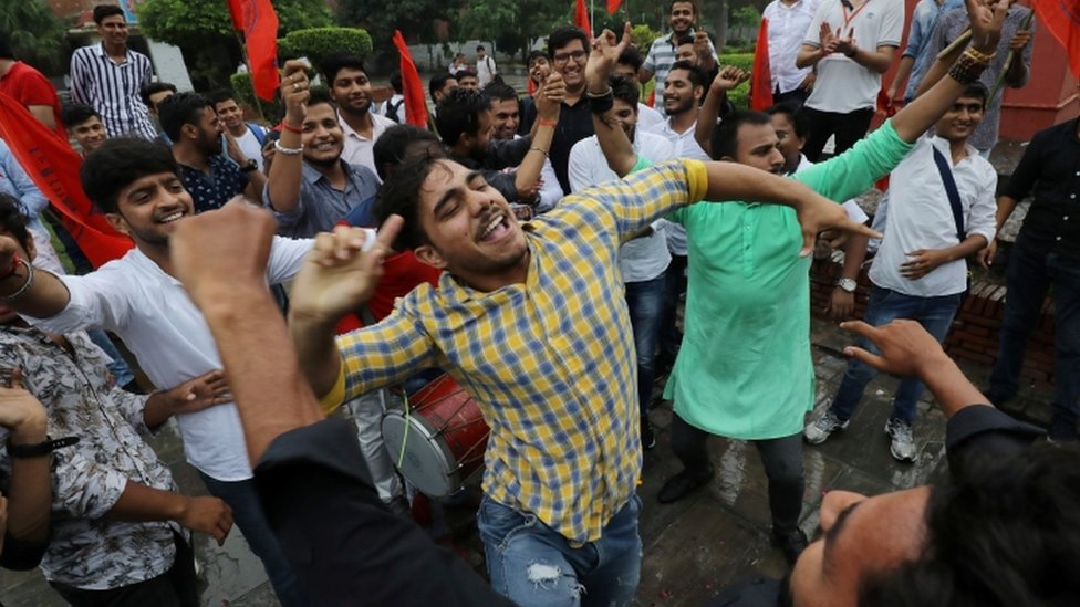 Simpatizeri vladajuće partije slave potez u Delhiju