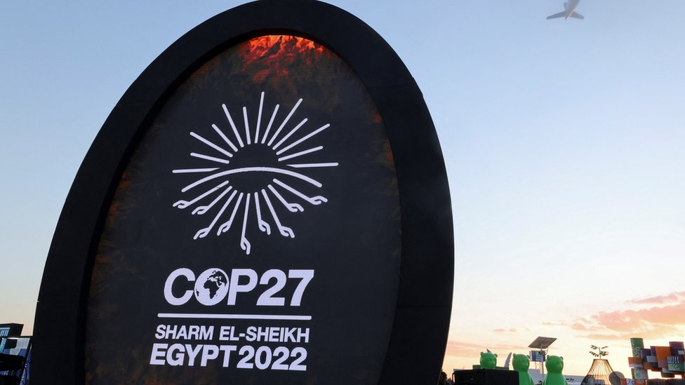 Placa da COP27 em Sharm El Sheik, no Egito