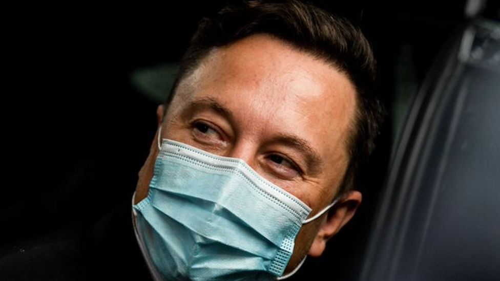 Elon Musk wearing a face mask