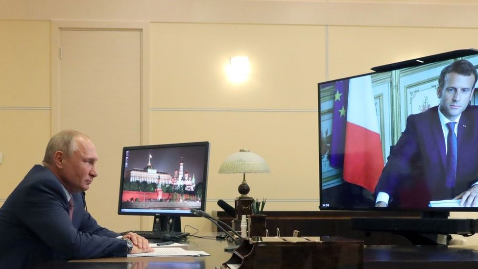 Putin conversa por videoconferencia con Macron.