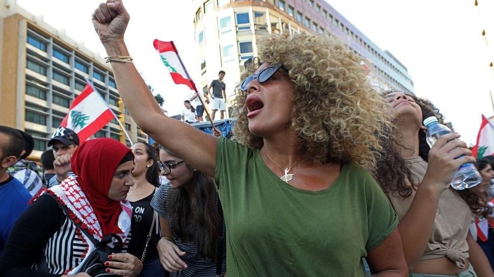 المرأة اللبنانية تقدمت صفوف الاحتجاجات