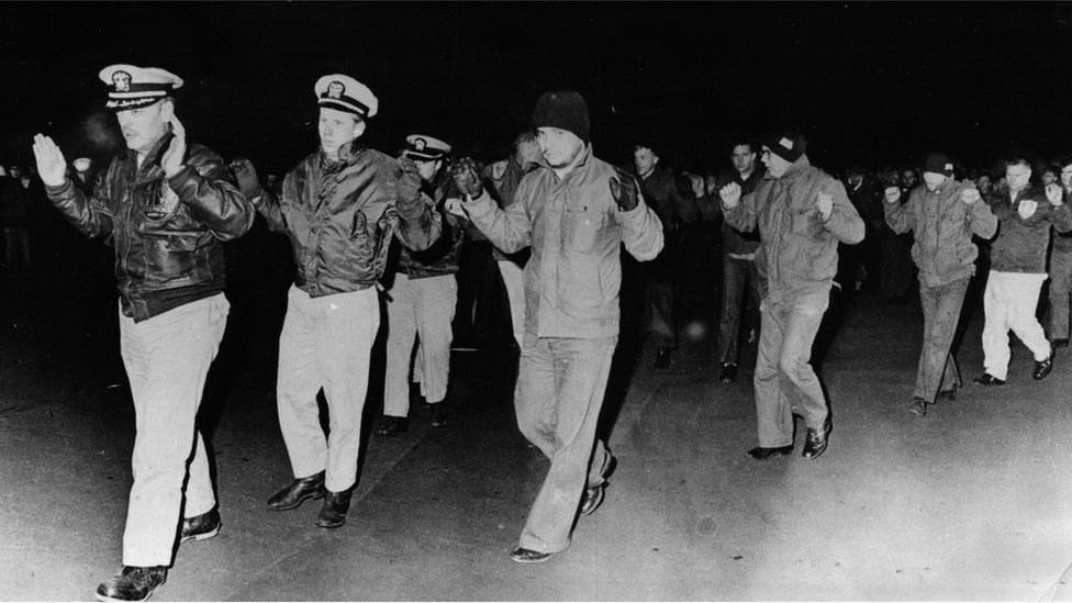 Los marinos de EE.UU. capturados (Foto: KCNA)