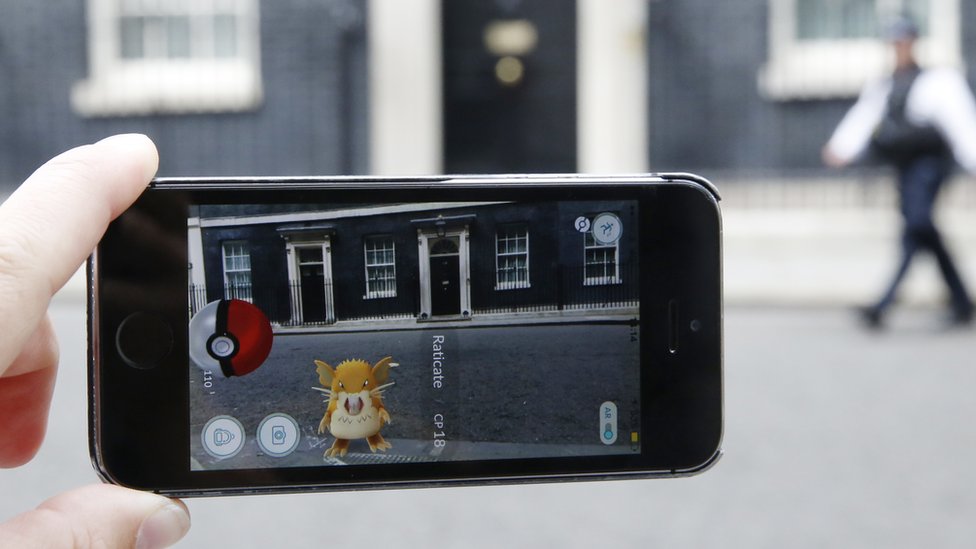 Игра в Pokemon Go на Даунинг-стрит