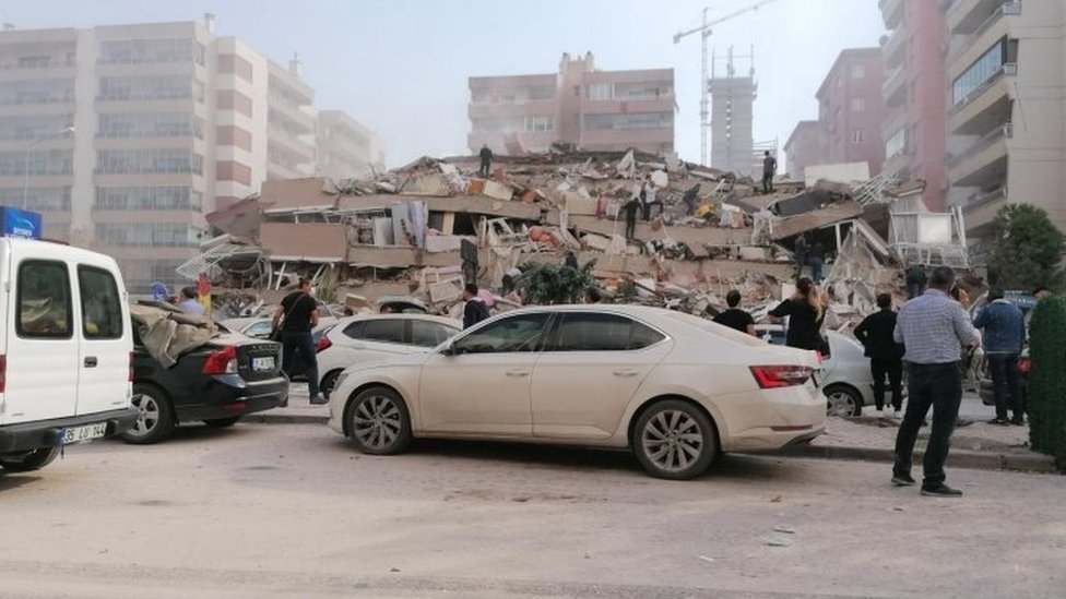People gather as rescuers search for survivors in Izmir, Turkey. Photo: 30 October 2020