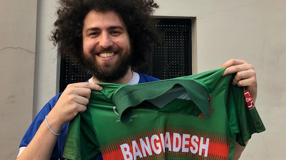 Dan Lande con la camiseta de Bangladesh