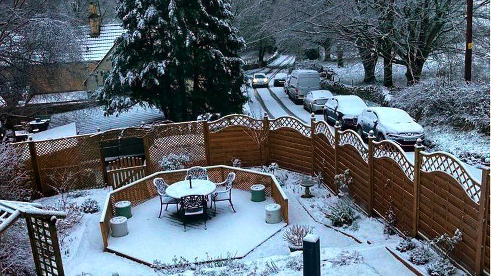 Снег в Минчинхэмптоне, Глостершир