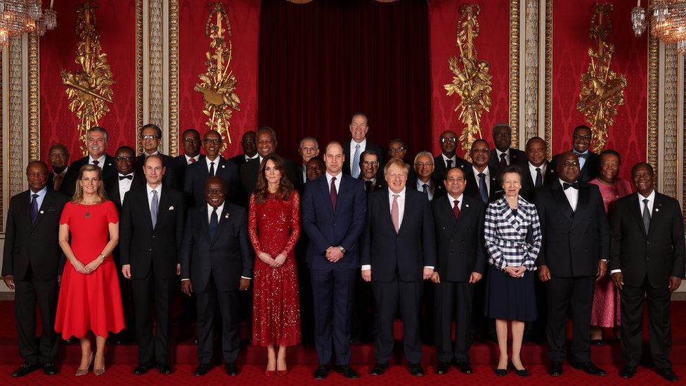 Герцог и герцогиня Кембриджские, граф и графиня Уэссекские и королевская принцесса на фото с мировыми лидерами, министрами и членами неправительственных организаций в Букингемском дворце