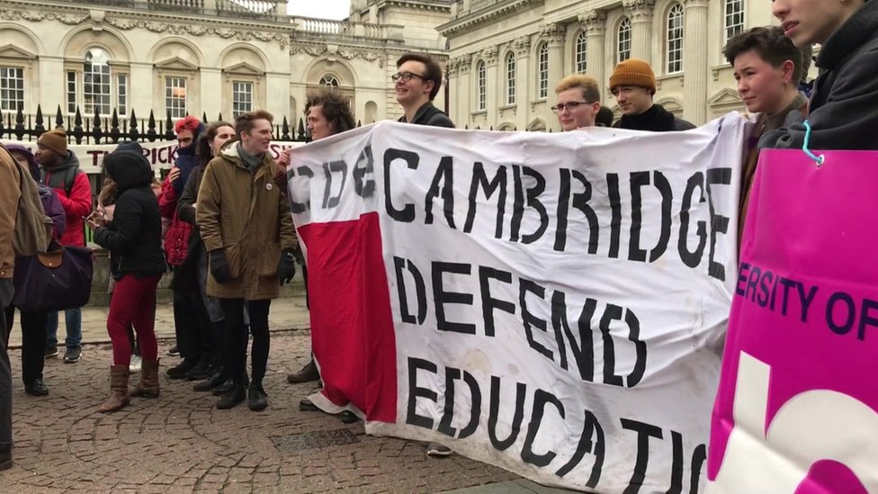 Митинг в центре Кембриджа