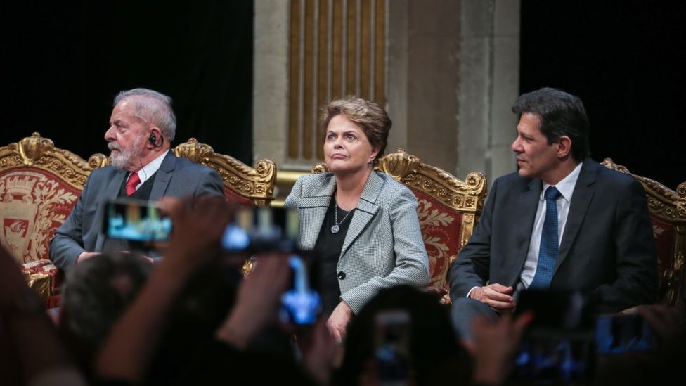 Lula, Dilma e Haddad durante evento em março de 2020 na Prefeitura de Paris, em que Lula recebeu o título de cidadão honorário da capital francesa