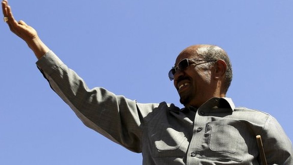 Al Bashir hablando durante un acto electoral en 2015