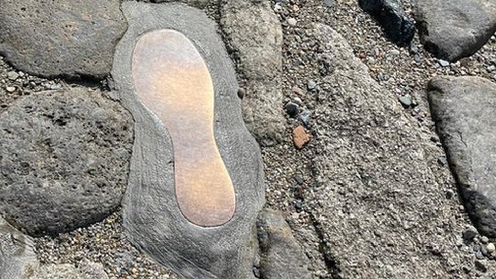 Royal footprint casts at St Michael's Mount remembered - BBC News