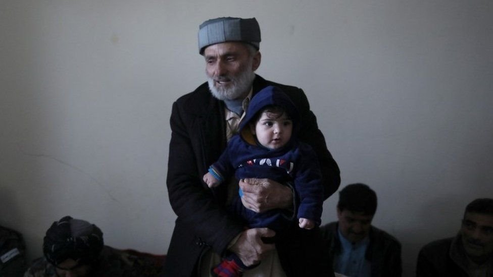 Afganistan'daki tahliyeler esnasında kaybolan bir bebek aylar sonra ailesine kavuştu