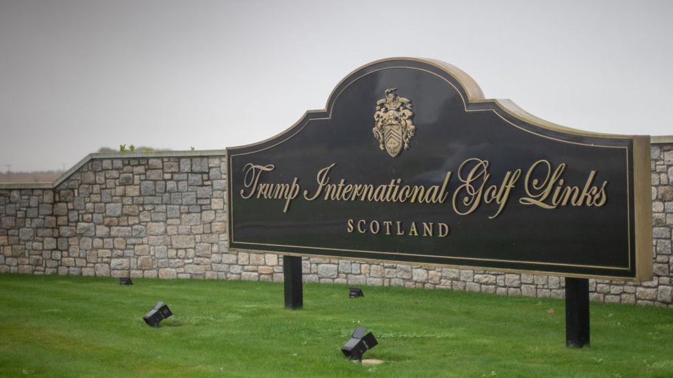 Trump tiene campos de golf en Irlanda.