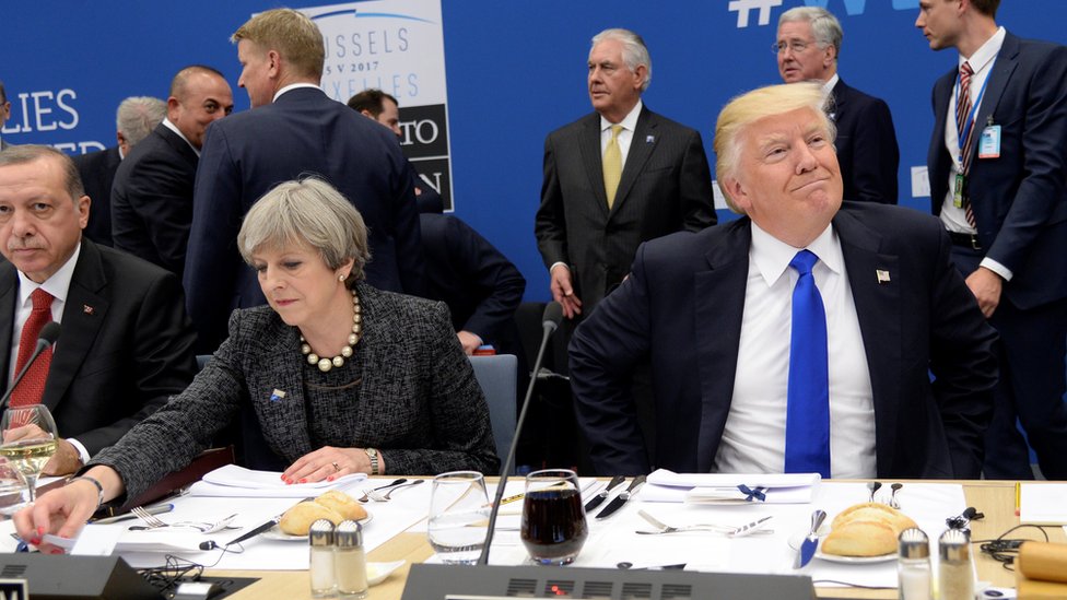 En las últimas semanas la alianza trasatlántica de Estados Unidos con el Reino Unido se muestra tambaleante. Donald Trump (D), primera ministra Theresa May (C) y presidente turco Recep Tayyip Erdogan (I)