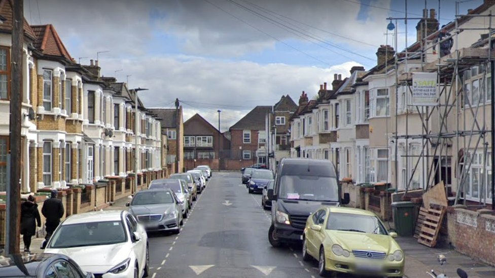 Machete Wielding Man Slashes Police Officer In Forest Gate c News