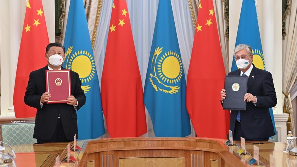 哈薩克斯坦總統托卡耶夫（右）和中國國家主席習近平（左）