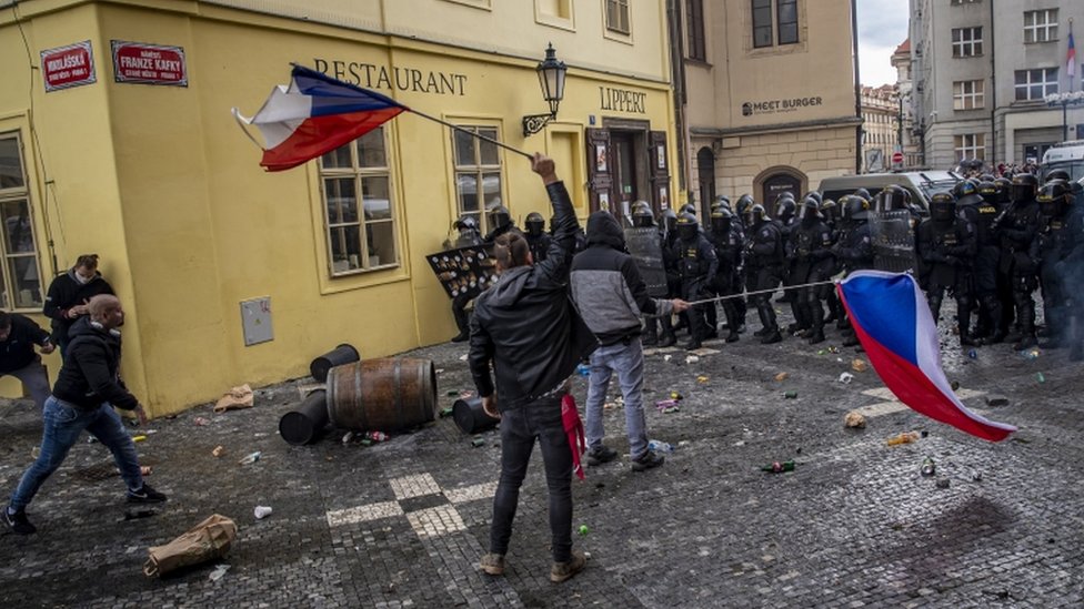Demonstrators in Prague clash with police
