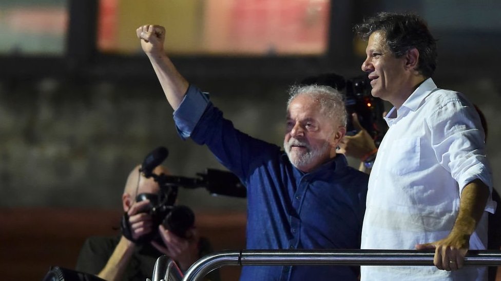 Haddad junto a Lula no dia da vitória no segundo turno da eleição presidencial de 2022