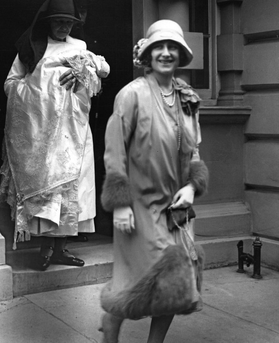 29th May 1926: The Duchess of York (1900 - 2002) leaving 17 Bruton Street, on her way to the christening of her daughter Princess Elizabeth.