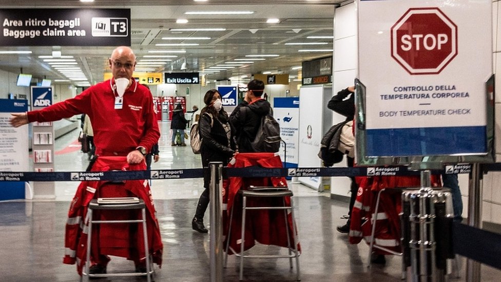Controles de salud en aeropuertos de Italia