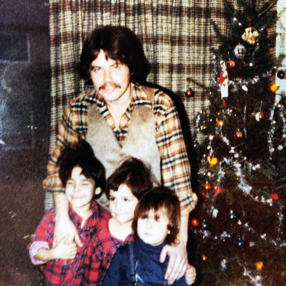 Sonny junto a sus tres hijos en 1979.