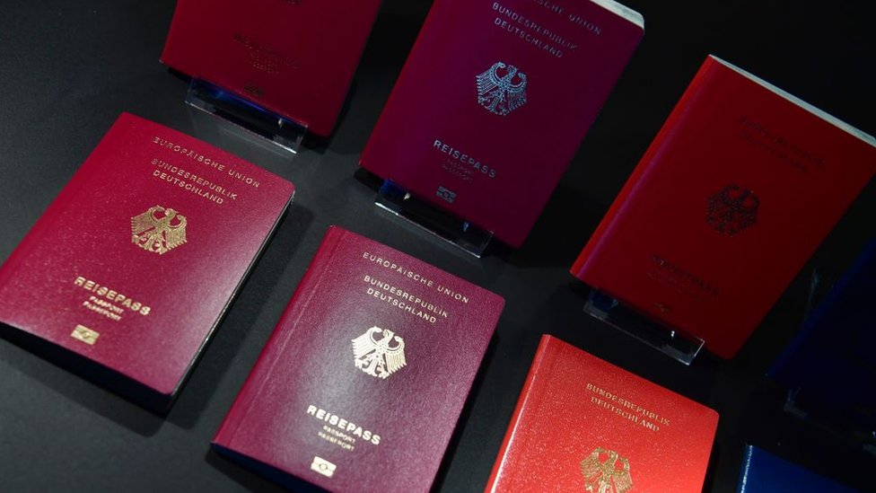 El pasaporte alemán es uno de los más valorados, por la cantidad de países a los que permite viajar sin visado. Pasaportes alemanes