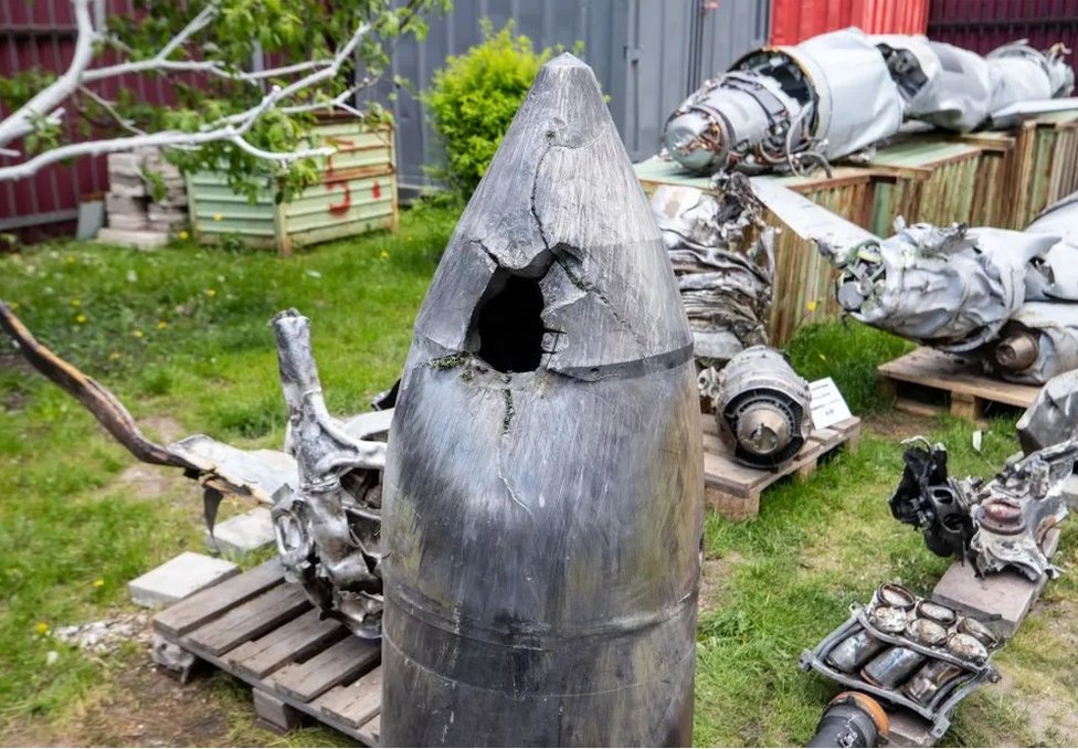 俄羅斯在五月的展覽中展出了據信來自一枚射向烏克蘭的「匕首」高超音速導彈的殘骸。
