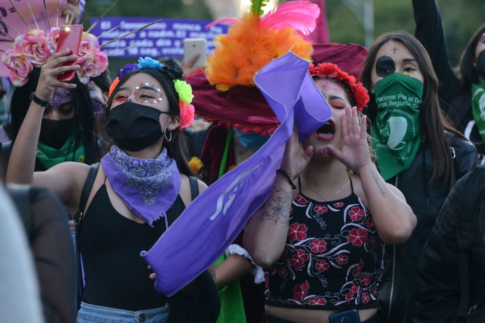 Mujeres protestan contra la violencia de género en México