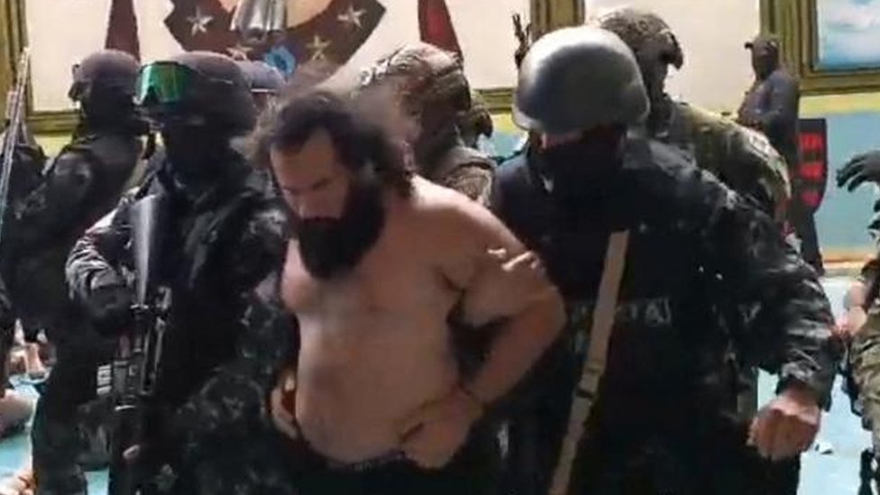Adolfo Macías Villamar: Curfew in Ecuador after infamous gang