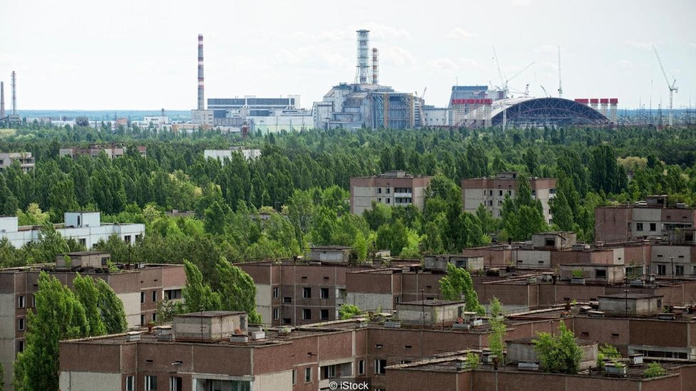 Города рядом с ЧАЭС были эвакуированы через несколько часов после аварии, и их жители больше сюда не вернулись