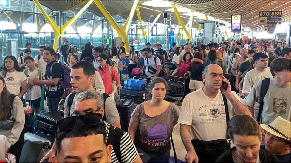 Queues at Barajas airport, Madrid