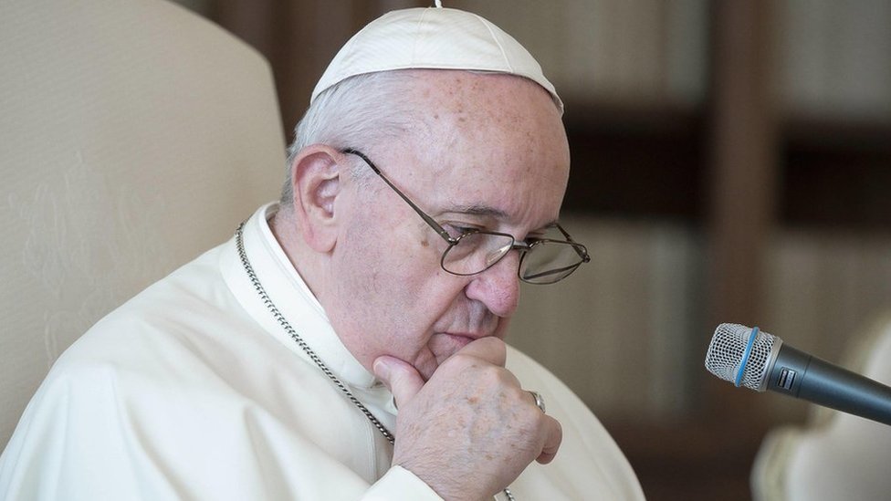 El Vaticano investiga el &quot;me gusta&quot; de la cuenta del papa Francisco a la foto de una modelo brasileña en Instagram - BBC News Mundo